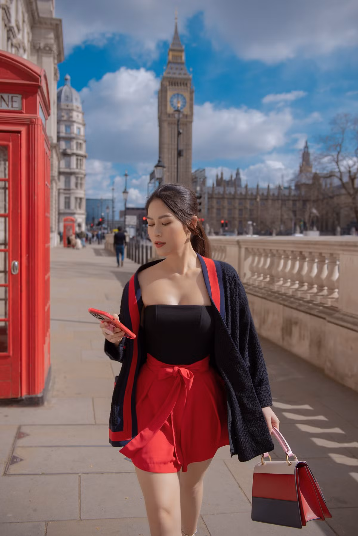 Ngọc Thanh Tâm sinh năm 1993, cô sở hữu cuộc sống đáng mơ ước với hàng hiệu chất đống, những chuyến du lịch xa xỉ,...