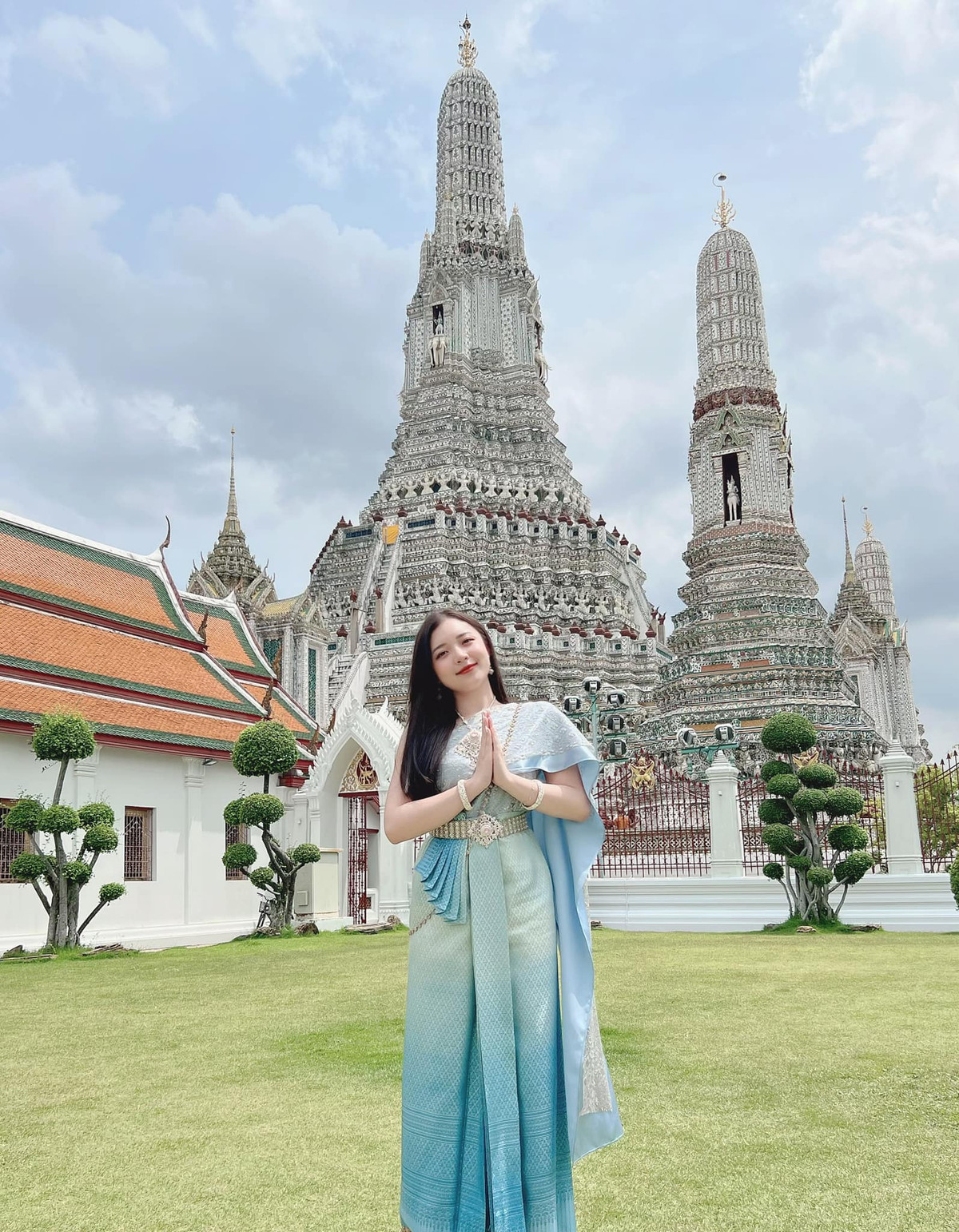 Phương Thảo đã thành công đốn trái tim người hâm mộ bằng nụ cười toả nắng cùng gương mặt rạng ngời.