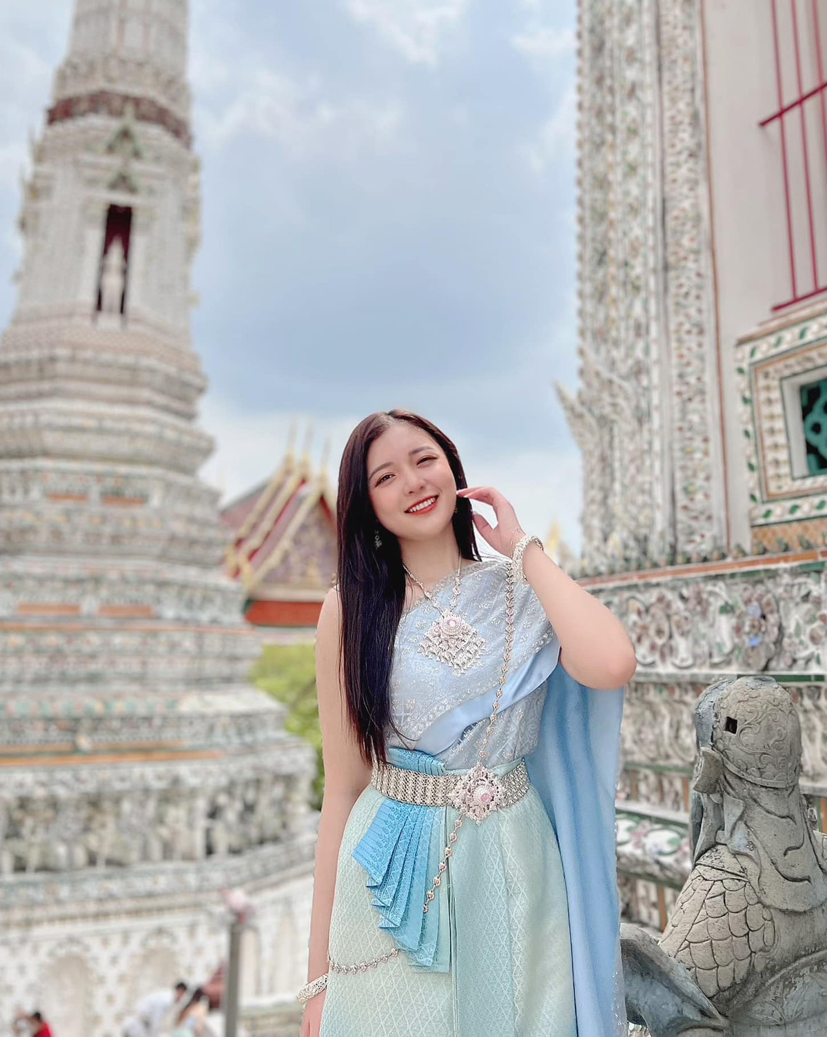 Bản thân cô cũng luôn vui vẻ và yêu sự nhỏ bé đặc biệt của mình.