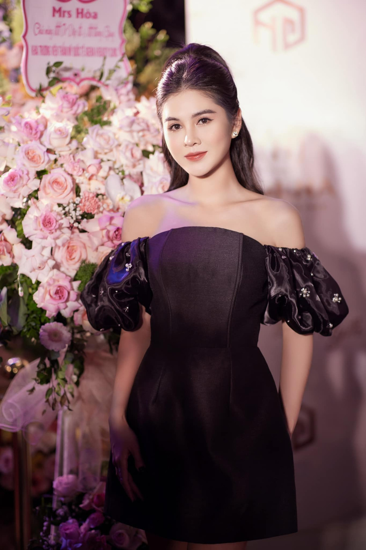 Cặp đôi gặp nhau khi Thu Hoài và bạn thân Phanh Lee đi chơi golf nhưng bị lạc và tình cờ "va" phải Hoài Nam.