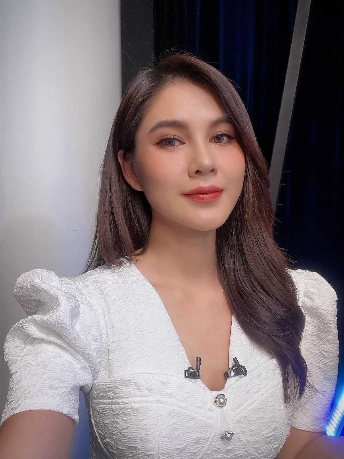 Cô từng chia sẻ bạn đời của cô là người điềm đạm, quan tâm và biết chia sẻ.