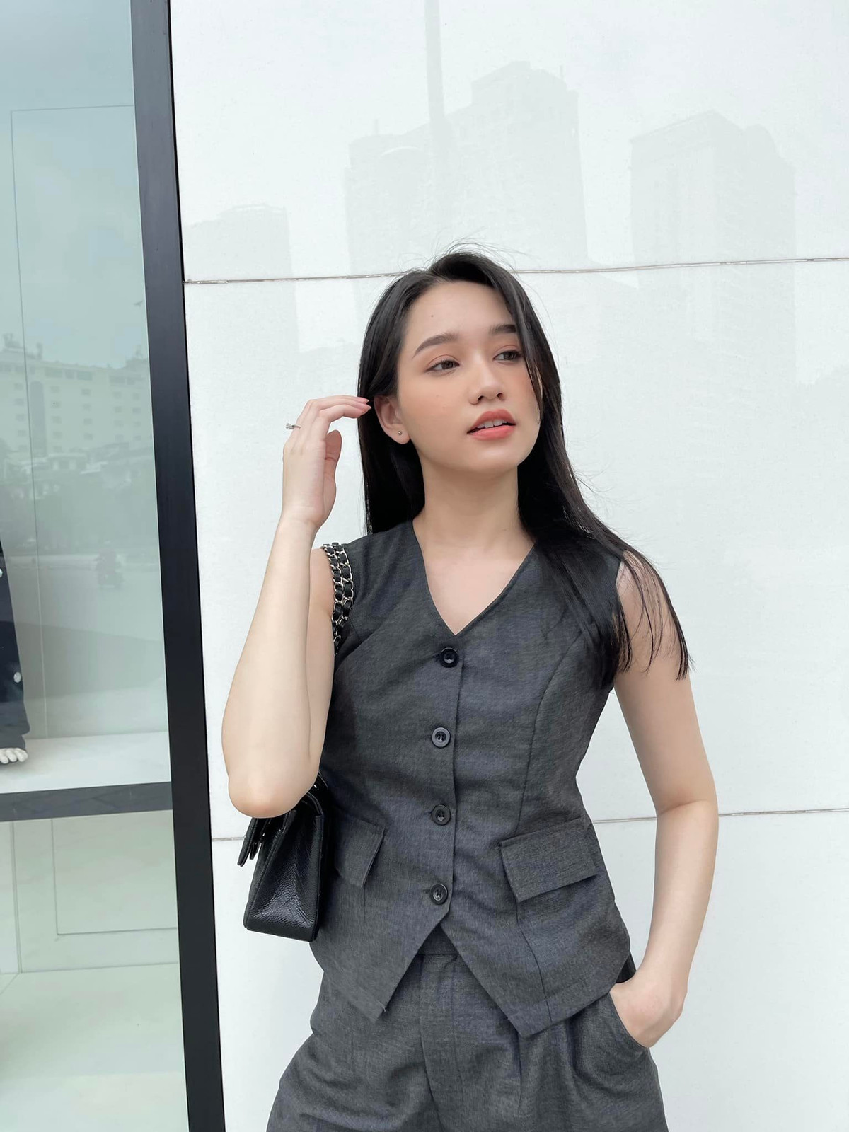 Khi khoe ảnh mặt mộc, hot girl 24 tuổi được nhiều người khen vẫn sở hữu vẻ ngoài tươi tắn cùng làn da đẹp