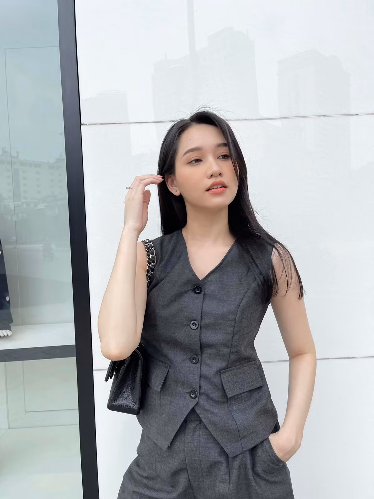 Khi khoe ảnh mặt mộc, hot girl 24 tuổi được nhiều người khen vẫn sở hữu vẻ ngoài tươi tắn cùng làn da đẹp