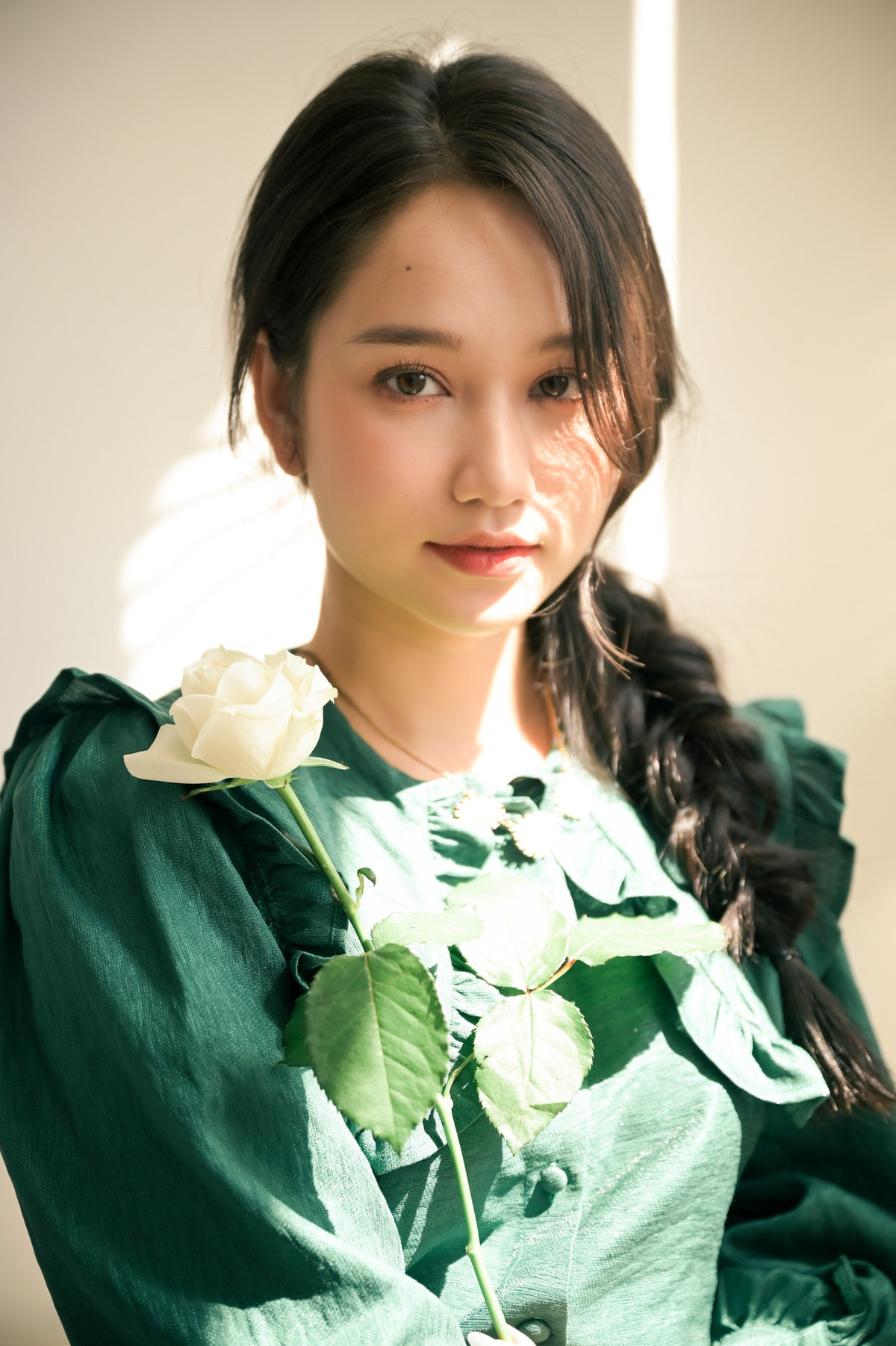 Từ khi bộ phim điện ảnh Mắt biếc lên sóng, tên tuổi của Trúc Anh trở nên vô cùng nổi tiếng. Cô sở hữu vẻ đẹp trong veo, nhẹ nhàng dễ chinh phục người đối diện.