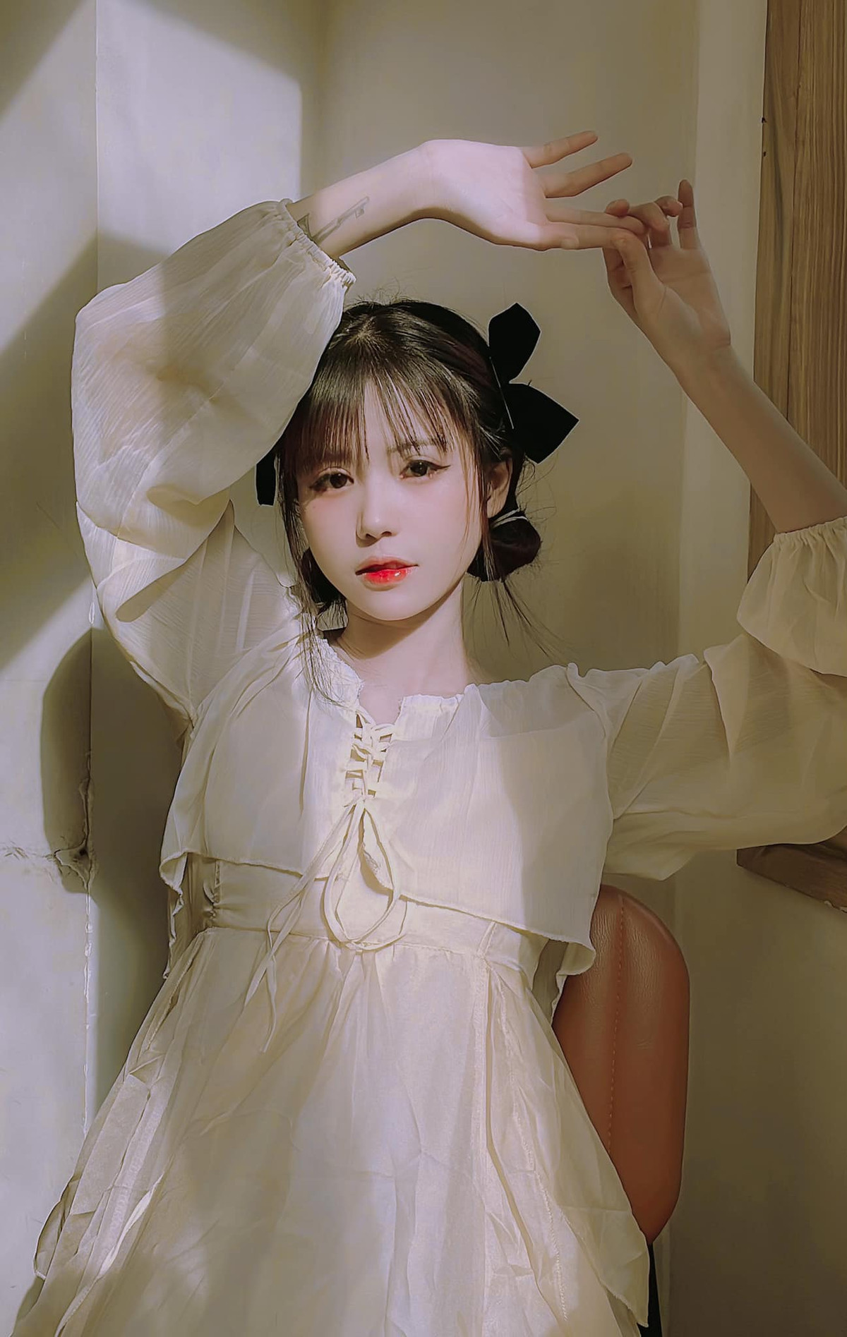 Vẻ đẹp của Kiều Oanh không ít lần khiến người nhìn lầm tưởng là con lai, thế nhưng bố mẹ Oanh đều là người Việt Nam.