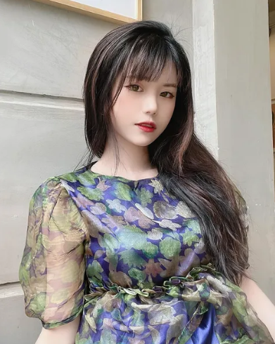 Cô nàng chọn cách khác để tiếp tục đam mê của mình đó là xuất hiện trong các bộ hình hóa trang được chia sẻ lên mạng xã hội.