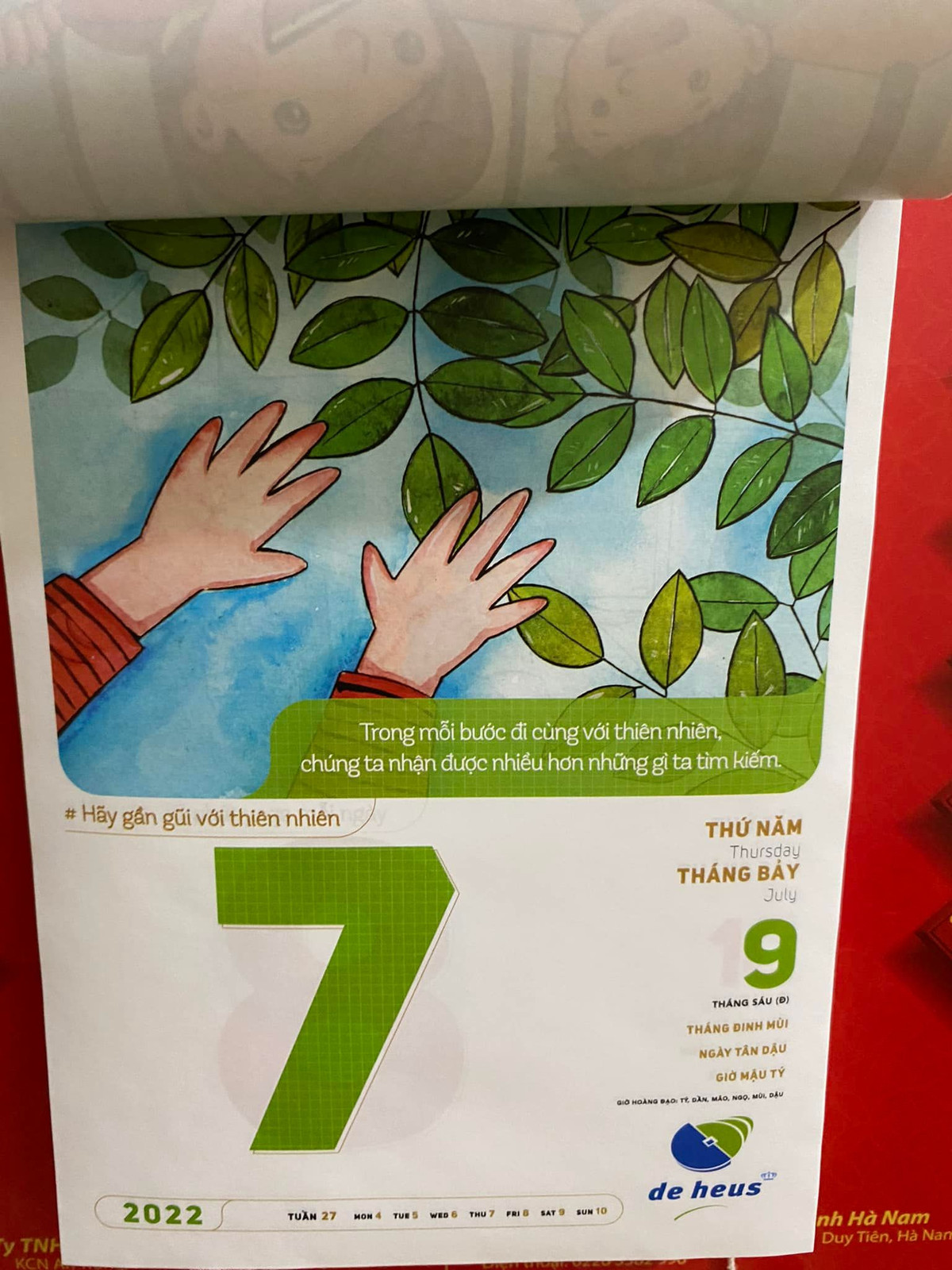 Nhiều cư dân mạng còn cẩn thận chụp lại và dựa vào tờ lịch ngày thi môn Văn để dự đoán về đề thi năm nay.