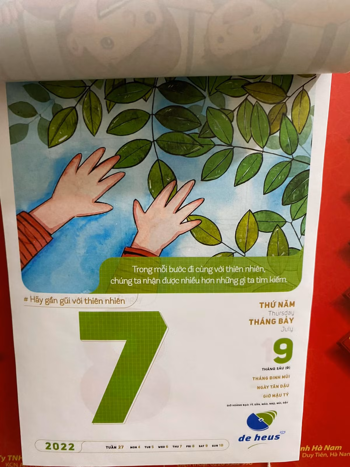 Nhiều cư dân mạng còn cẩn thận chụp lại và dựa vào tờ lịch ngày thi môn Văn để dự đoán về đề thi năm nay.