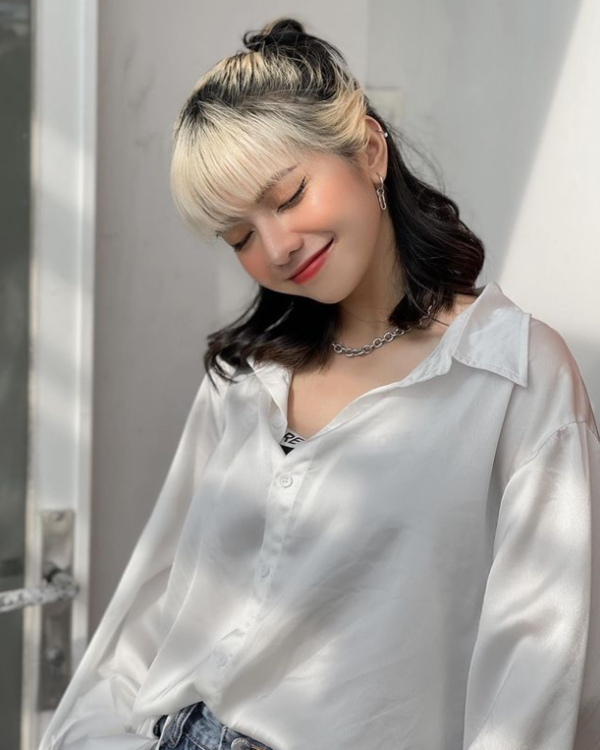 Hiện tại, thay vì cố gắng để mái che đi chiếc lông mày không “bình thường” đó, không để mặt mộc ra đường thì CiiN đã thoải mái hơn với ngoại hình của mình.