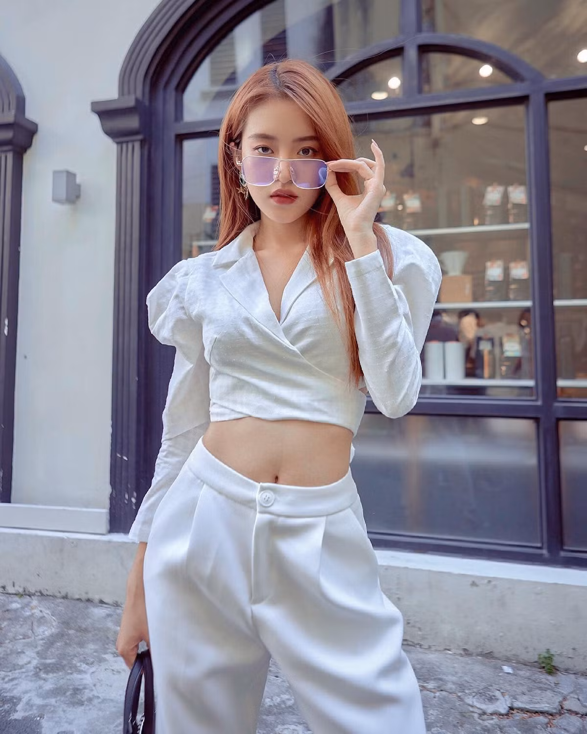 Thi thoảng cô cũng thử nghiệm với phong cách quyến rũ, trưởng thành nhưng chú trọng lựa chọn trang phục phù hợp với vóc dáng.