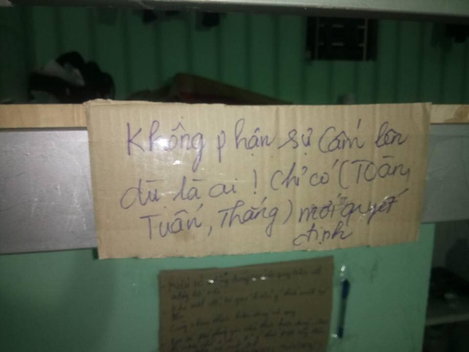 Một số nội quy phòng trọ hài hước của những bạn sinh viên này phải kể đến như: "Ăn được thì nấu được, dọn được; không dọn được thì đừng ăn", "Trừ Toàn, Thắng, Tuấn còn đâu không phận sự cấm bỏ. Bỏ đem vứt ngay",...