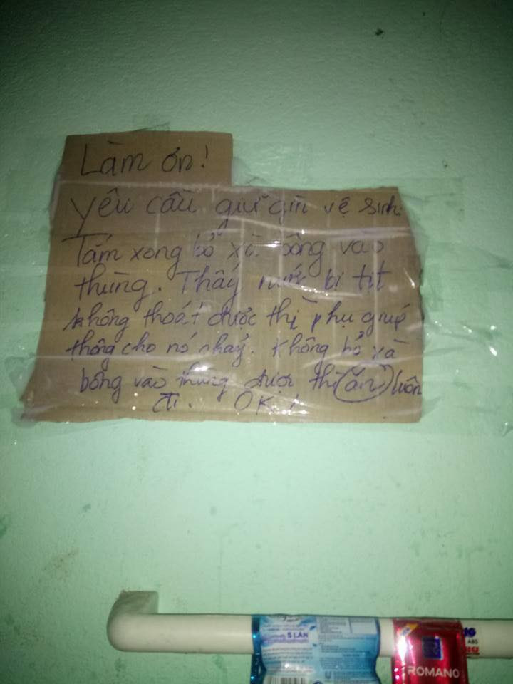 Chủ nhân bài đăng đã đọc tất cả tấm biển và thấy những quy định đều rất nghiêm ngặt, song cũng dễ thương nên quyết định đăng lên Facebook cho mọi người cùng tham khảo.