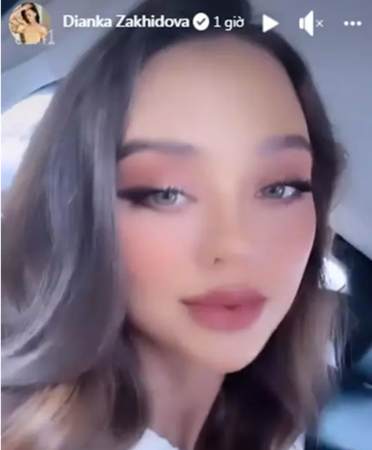 Tuy nhiên gương mặt của Dianka Zakhidova lại là điều khiến netizen ngỡ ngàng vì trông quá khác lạ.