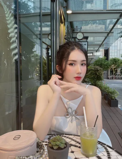 Kể từ khi nổi tiếng với loạt khoảnh khắc bắn cung, những hình ảnh của Hồng Ngọc trên trang cá nhân luôn thu hút netizen và nhận về lượt like lớn.