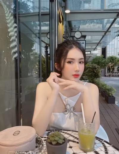 Kể từ khi nổi tiếng với loạt khoảnh khắc bắn cung, những hình ảnh của Hồng Ngọc trên trang cá nhân luôn thu hút netizen và nhận về lượt like lớn.