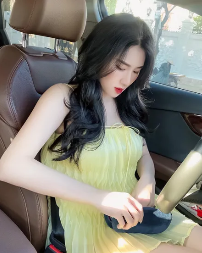 Gương mặt xinh đẹp, cũng như vóc dáng gợi cảm, Hồng Ngọc càng trở thành nữ thần trong mắt của nhiều người.