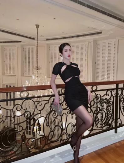 Yếu tố giúp người đẹp luôn ghi điểm chính là thân hình chuẩn đẹp và làn da trắng như hoa lê.