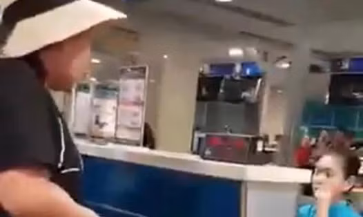 Sau khi clip được đăng tải lên mạng, nhiều người đã tìm ra thông tin, số điện thoại thậm chí cả nhà riêng của nữ hành khách này. Phần lớn đều bất bình trước hành động gây rối của cô. Ảnh: Tổng hợp