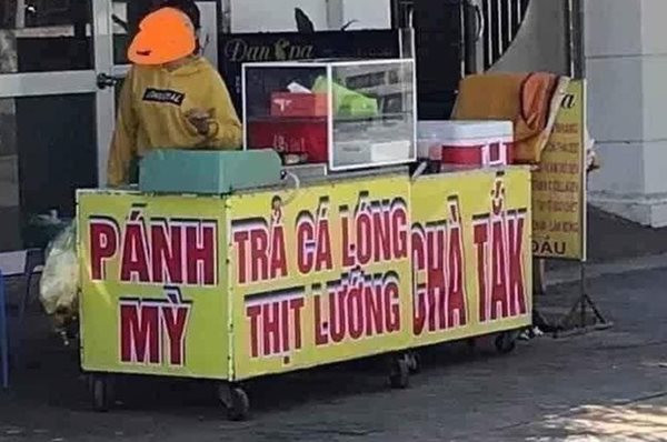 Những biển quảng cáo như thế này khiến các sát thủ chính tả phải "tăng xông" trong phút mốt. Ảnh: Tổng hợp
