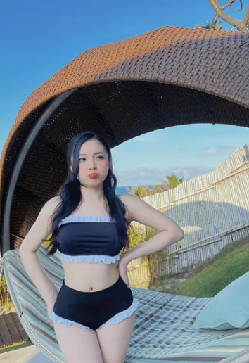 Đặc biệt, gương mặt baby khiến Phương Thảo càng trở nên đáng yêu, dễ thương dù là đang diện bikini.