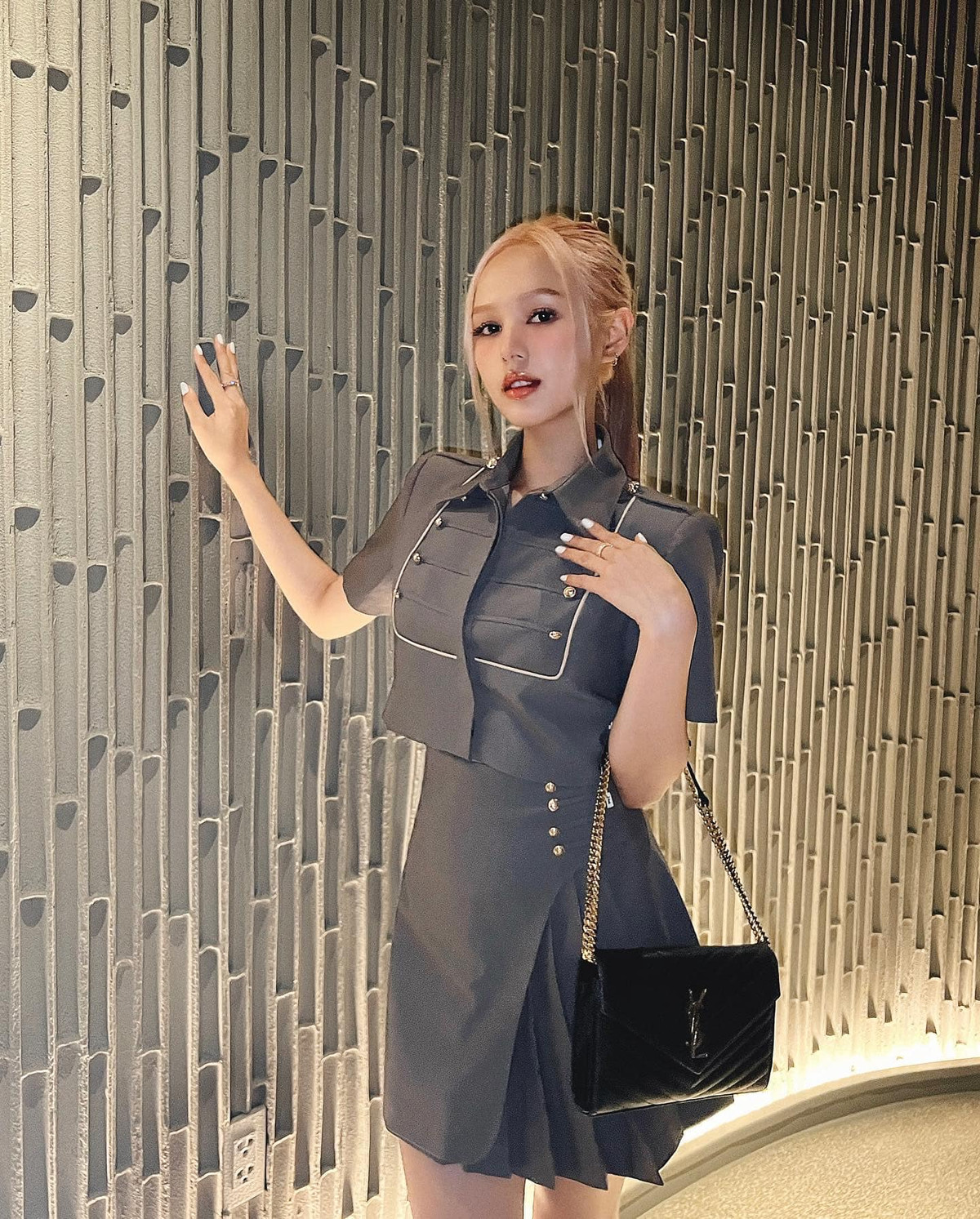 Hiện tại, cô đang sở hữu tài khoản Instagram cá nhân với hơn 1,9 triệu người theo dõi.