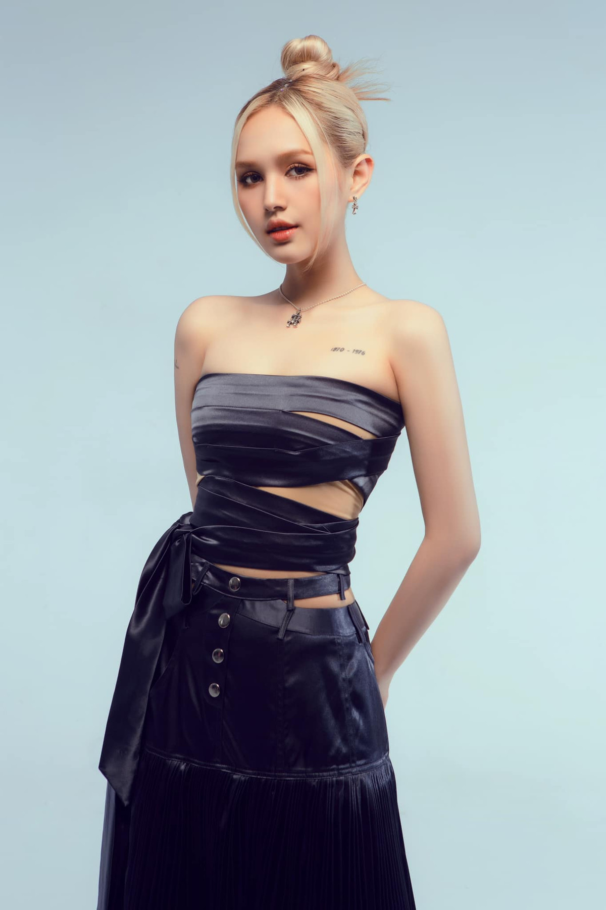 Cô còn là gương mặt có không ít tiếng tăm trong làng mẫu ảnh, chụp lookbook tại TP HCM. Ảnh: Tổng hợp