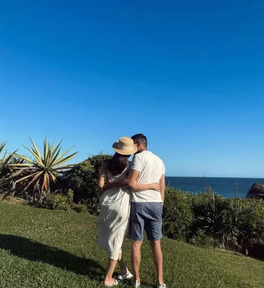 Trong khi Phanh Lee bụng bầu vượt mặt nhưng nhan sắc vẫn không hề bị lu mờ bên hội bạn sang chảnh.