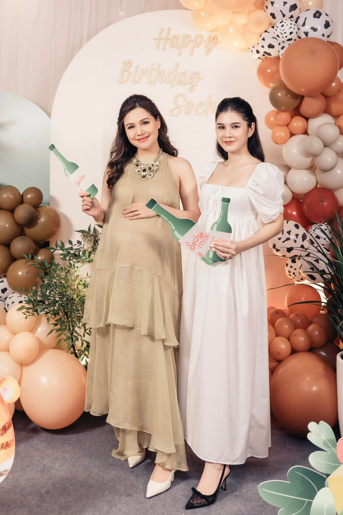 Nhân dịp đặc biệt của con gái, hot girl Phanh Lee cũng "chiếu cố" cho ông xã lên sóng gây chú ý.