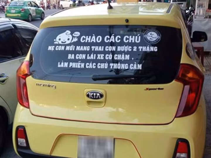 Một lời nhắn nhủ dễ thương của chủ xe ô tô gửi đến những người đi đường.