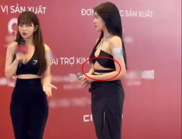 Thậm chí gương mặt của Trần Thanh Tâm còn để lộ những vết nhăn nheo, già nua khác xa với những hình ảnh mà cô nàng đăng tải lên MXH.