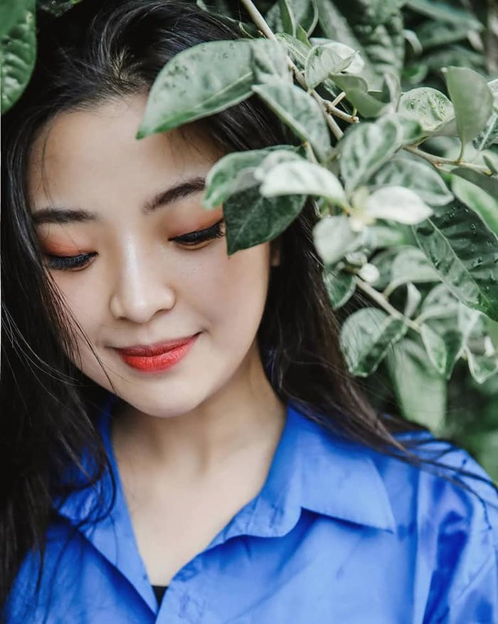 Đỗ Hồng Hạnh là sinh viên năm 3 ngành Tài chính - Ngân hàng và từng có nhiều thành tích đáng nể trước đó. Cô từng giành giải Thí sinh năng động nhất trên Tiktok, lọt vào cuộc thi Hoa khôi sinh viên Việt Nam 2018, quán quân The Face Of ISME - Viện đào tạo Quốc tế ISME. Ngoài ra, Hồng Hạnh là gương mặt rất năng nổ trong các phong trào Đoàn trường và được đánh giá rất cao ngay khi tham gia NEU Glamour - Sinh viên thanh lịch 2019.