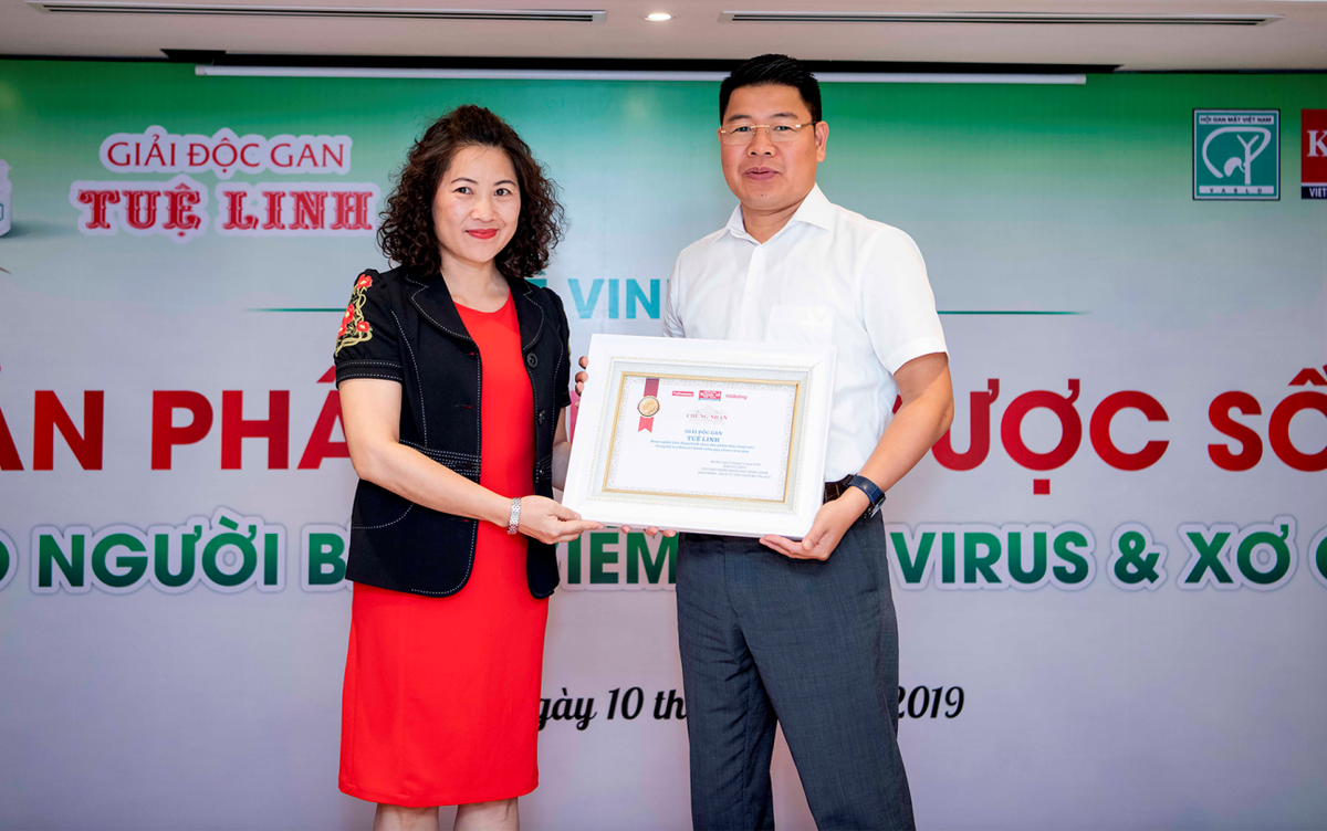 Giai doc gan Tue Linh vinh danh “San pham thao duoc so 1”... tung bi Cuc ATTP phat, canh bao