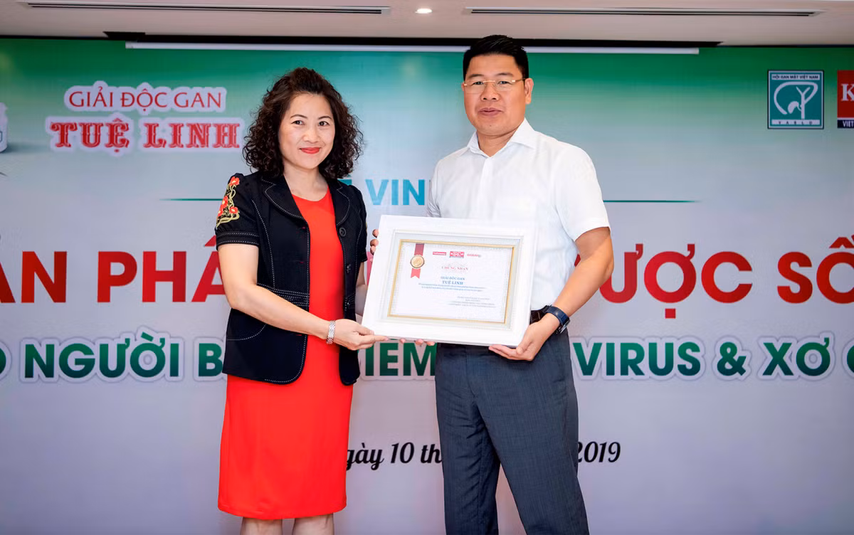 Giai doc gan Tue Linh vinh danh “San pham thao duoc so 1”... tung bi Cuc ATTP phat, canh bao