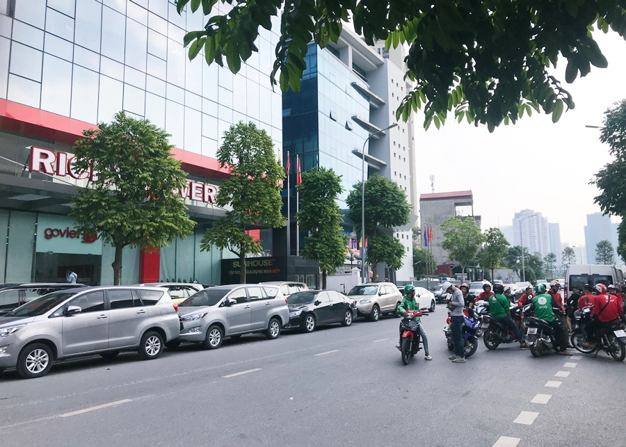 Bên cạnh đó, một số tài xế thì cho rằng bản thân bị khóa app vô lý. Nhiều tài xế cho biết, nếu Go-Viet không thay đổi lại các chính sách họ sẽ rời bỏ hãng này để xin làm tài xế hãng khác.