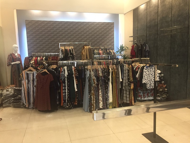 Về hóa đơn chứng minh nguồn gốc hàng hóa, các chủ cửa hàng đều không xuất trình được. Đồng thời, chưa công bố hợp quy cho sản phẩm để đưa ra lưu thông theo quy định.