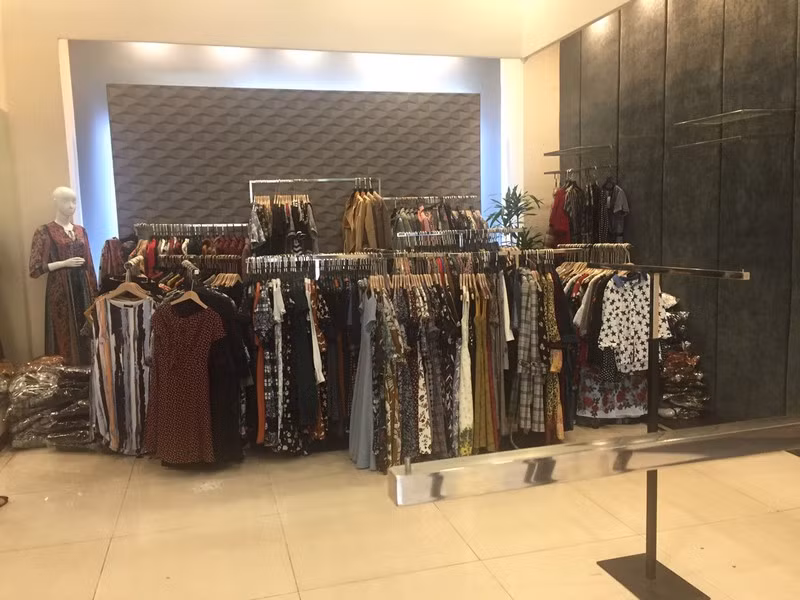 Về hóa đơn chứng minh nguồn gốc hàng hóa, các chủ cửa hàng đều không xuất trình được. Đồng thời, chưa công bố hợp quy cho sản phẩm để đưa ra lưu thông theo quy định.