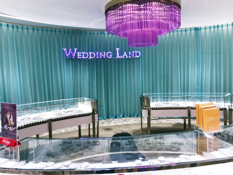 Khu gian hàng "đất cưới" cũng chung cảnh tượng đìu hiu.