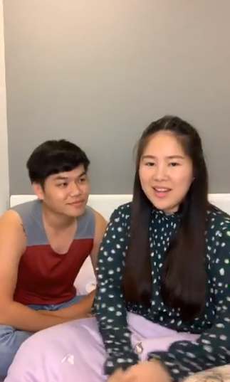 Dù thích chụp hình "dìm hàng" vợ, nhưng thật ra ông xã Lê Phương nổi tiếng là "ông chồng quốc dân". Mới đây, trên sóng livestream, khi đọc được những lời bình luận từ một tài khoản mạng cho rằng "Phương mập quá", Trung Kiên liền lên tiếng bảo vệ bà xã: "Trời ơi, nặng lời dữ vậy. Mọi người ơi, vợ em hiện tại đang kỵ những từ béo, mập, tròn, múp... Chê em thôi, em chịu chứ đừng chê vợ em".