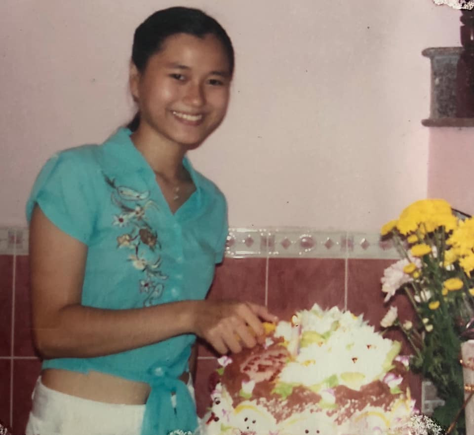 Hứa Minh Đạt cũng nổi tiếng về khoản đăng ảnh "dìm vợ" trên mạng xã hội. Không ít lần nam diễn viên khiến Lâm Vỹ Dạ rơi vào tình huống "dở khóc dở cười" vì những ảnh độc "đào mộ". Như trong ngày sinh nhật của Lâm Vỹ Dạ, bên cạnh lời nói yêu thương, Hứa Minh Đạt không ngại phơi bày trước bàn dân thiên hạ quá khứ đen nhẻm của bà xã. Bức ảnh đắt giá thời thiếu nữ của Lâm Vỹ Dạ khiến nhiều người không khỏi thích thú.