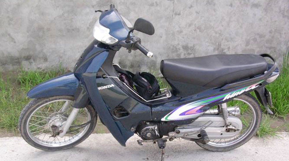 Từ những tài liệu đã thu thập được, Công an Hải Phòng nhận định đây là vụ án giết người, cướp tài sản, tuy nhiên nguyên nhân rất có thể xuất phát từ mâu thuẫn tình cảm. Tiếp tục lần theo manh mối là chiếc xe máy mà người đàn ông đi cùng chị B. vào khách sạn sử dụng. Trích xuất camera xác định vào thời điểm vụ án xảy ra, người đi chiếc xe trên là Nguyễn Việt Hùng (SN 1983, trú tại Hải Phòng). Hùng đã có gia đình, có con, tuy nhiên đối tượng này không có công ăn việc làm ổn định, lang thang mỗi nơi một thời gian. (Ảnh minh họa, nguồn internet)