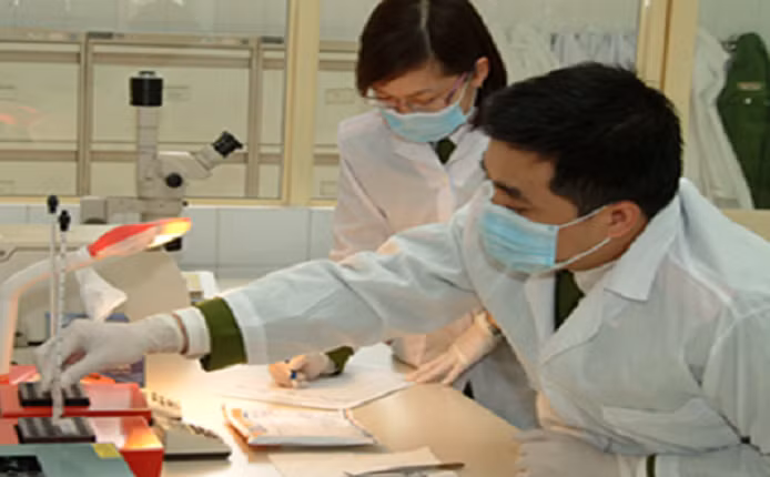 Sau khi áp dụng nhiều biện pháp nghiệp vụ, cơ quan Cảnh sát điều tra Công an tỉnh Nam Định xác định chính xác hung thủ giết cô gái là Vũ Đức Giang và thực hiện lệnh bắt khẩn cấp. Trên cơ sở lời khai của Giang kết hợp cùng tài liệu điều tra được và biện pháp khoa học giám định gene, danh tính nạn nhân được xác định chính xác là chị Nguyễn Thị H. (SN 1986), có hộ khẩu thường trú tại xã Hải Lý, huyện Hải Hậu, tỉnh Nam Định, nhưng hiện sống tự do tại Hà Nội.(Ảnh minh họa, nguồn internet)