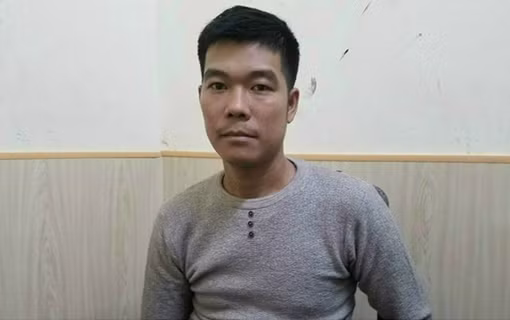 Ngay sau khi có lời khai của Phạm Xuân Trường, tổ trinh sát liên hệ với Công an TP Móng Cái và Đồn Biên phòng cửa khẩu tại đây đề nghị phối hợp truy tìm đối tượng. Tới đêm 12/11/2018, lực lượng truy bắt nhận được thông tin một thuyền gỗ đang chuẩn bị di chuyển và trên thuyền có một nam giới đặc điểm giống như Vũ Thế Thuỳ. Kế hoạch vây bắt đối tượng được triển khai ngay. Khi các trinh sát áp sát chiếc thuyền gỗ, một thanh niên trên mũi thuyền chạy vội về phía cuối. Xác định đó chính là Vũ Thế Thuỳ, tổ công tác đã nhanh chóng áp sát khoá tay, bắt gọn. 