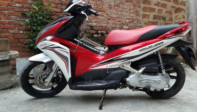 Tới trưa 11/11/2018, Ban Chuyên án đã có được thông tin về việc chiếc xe máy của chị Hằng xuất hiện ở xã Bắc Hưng, huyện Tiên Lãng, cách nhà nạn nhân khoảng 5km. Khi được triệu tập, đối tượng sử dụng chiếc xe khai là Nguyễn Văn Thắng, ở xóm 10, xã Toàn Thắng. Chiếc xe máy trên là do Đỗ Văn Thắng, sinh 1988 và Phạm Văn Nghị, sinh 1989, ở cùng xã đem đến nhờ cầm cố ngày 9/11/2018 với giá 2 triệu đồng. Xác minh nhanh về Đỗ Văn Thắng và Phạm Văn Nghị, cơ quan điều tra được biết cả hai đều làm nghề tự do và đang thuê trọ tại phường Đông Khê, quận Ngô Quyền. (Ảnh minh họa, nguồn internet)