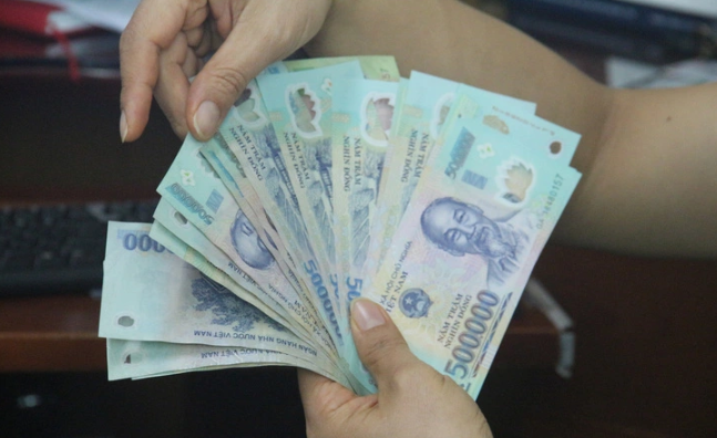 Tiến hành triệu tập, Thắng, Nghị thừa nhận chiếc xe trên của Vũ Thế Thùy, sinh 1986, ở thôn Đốc Hành, xã Toàn Thắng nhờ đem đi cắm. Sau khi nhận tiền cầm cố xe, Thùy hiện bỏ đi đâu không rõ. Ngoài ra, tên này còn để lại phòng trọ của hai đối tượng trên một chiếc điện thoại nhãn hiệu Oppo. Qua kiểm tra, chiếc điện thoại đúng là của nạn nhân Nguyễn Thị Hằng. Thuỳ đã có vợ và hai con, làm nghề xây lắp bia mộ. Trước đó hai hôm, Thùy đi cùng người bạn thân là Phạm Xuân Trường ở xã Tiên Minh, huyện Tiên Lãng nhưng đang sống tại xã Đồng Tâm, huyện Bình Liêu, tỉnh Quảng Ninh. (Ảnh minh họa, nguồn internet)