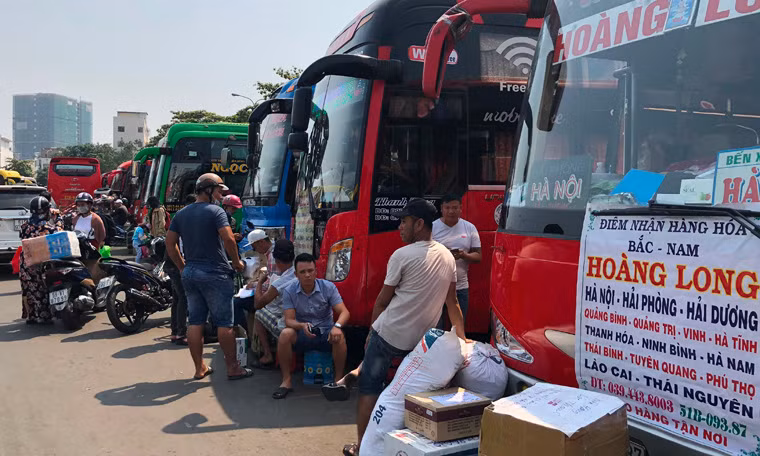 Những ngày Tết, bến xe Miền Đông phục vụ hàng triệu lượt khách, người dân lao động học tập, làm việc tại TP HCM và các tỉnh về nghỉ Tết.