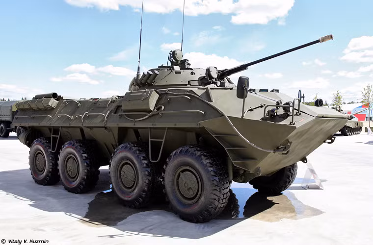 Tuy nhiên, việc không có nhiều khác biệt căn bản so với BTR-80 có lẽ đã khiến cho BTR-90 không giành được hợp đồng quy mô lớn từ Bộ Quốc phòng Nga. Tới nay, BTR-90 chưa bao giờ chính thức phục vụ trong Quân đội Nga.