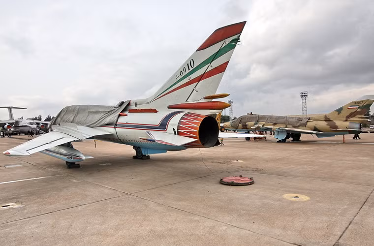 Ngoài ra, một số hình ảnh cho thấy Iran còn sở hữu máy bay ném bom Sukhoi khác là Su-22M4/UM4K cũng từ nguồn của Không quân Iraq. Tuy nhiên, loại máy bay này không có tình trạng phục vụ rõ ràng, vì vậy ít khả năng nó tham gia cuộc chiến chống IS.