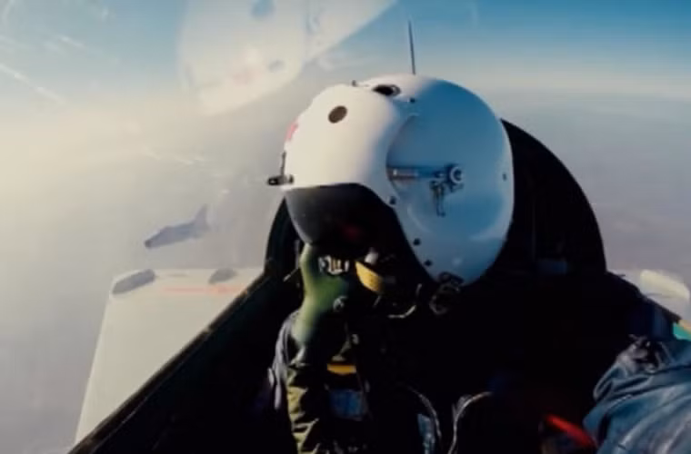 Hiện Không quân Trung Quốc được cho là chủ yếu trang bị hai biến thể J-7E (phát triển năm 1987) và J-7G (phục vụ từ năm 2003).