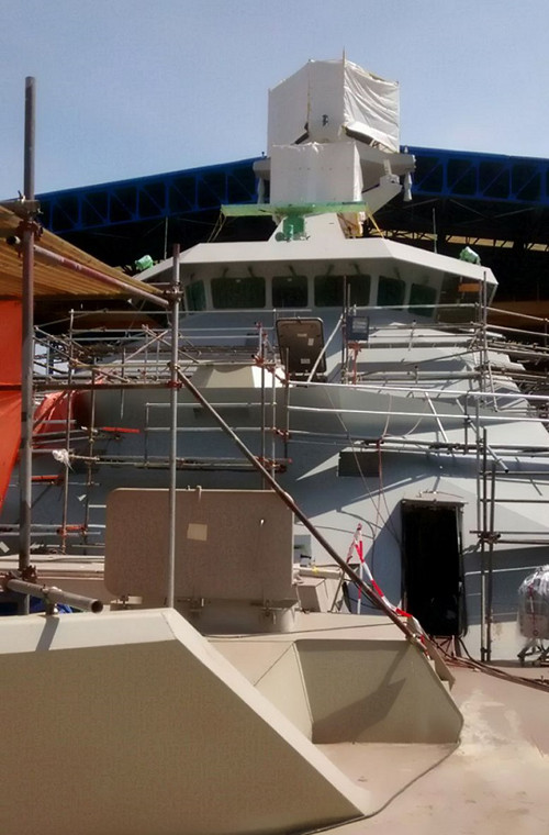 Hình ảnh đầu tiên tàu hộ vệ tên lửa tàng hình Sigma 10514 Hải quân Indonesia đặt hàng từ Tập đoàn đóng tàu Damen (Hà Lan). Sigma 10514 có chiều dài 105,11m, rộng 14,02m, mớn nước 3,75m, chở được một trực thăng 10 tấn, trang bị cảm biến chính có khả năng phát hiện máy bay tàng hình Thales SMART-S Mk2.