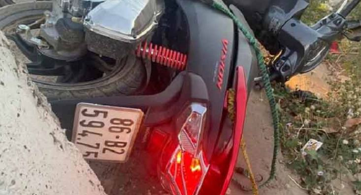  2 người thương vong trên đường vào lại TP HCM làm việc: Khoảng 6h sáng tại xã Sông Luỹ, huyện Bắc Bình, tỉnh Bình Thuận chị Đào Thị Ánh T. (sinh năm 1992) và Văn Nữ Kiều Anh (sinh năm 1993, cùng trú Bắc Bình, Bình Thuận) điều khiển xe máy thì gặp nạn tại nơi đây chưa rõ nguyên nhân. Vụ tai nạn khiến Ánh T. tử vong tại chỗ, còn Kiều Anh bị thương đưa đi cấp cứu. 